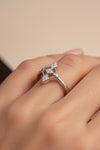 💮 Geometric Shiny Silver Ring with White Crystals