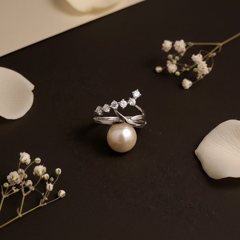 💖 Modern Edge Silver Ring with Overlapping Crystal Band 🌟✨