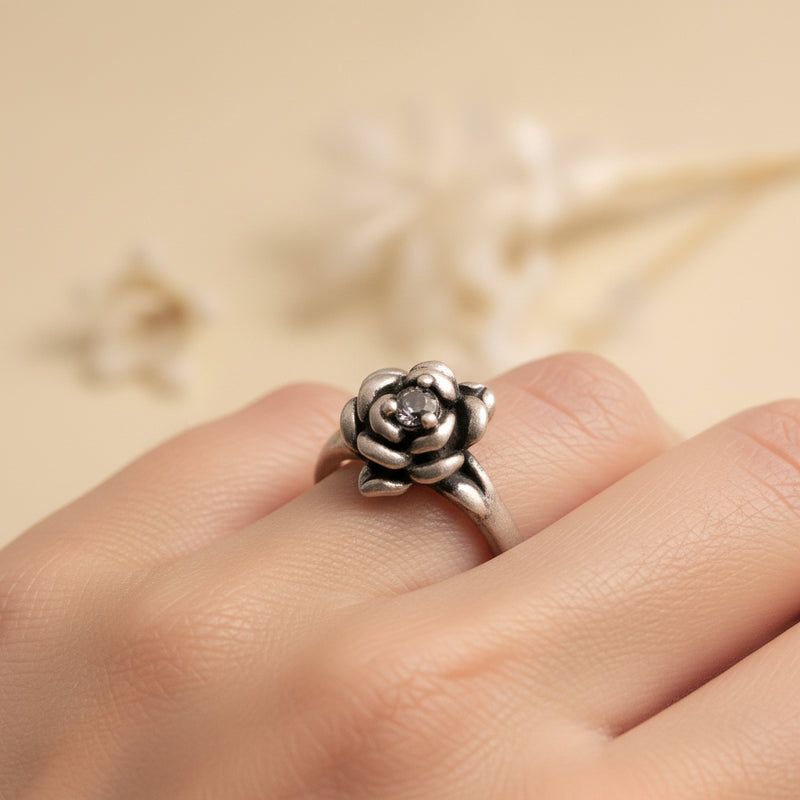 ✨ Elegant Oxidized Flower Ring with Center Stone