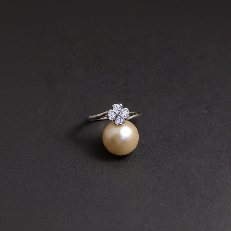 🍀 The Good Luck Clover Silver Ring with Sleek Band 💍✨