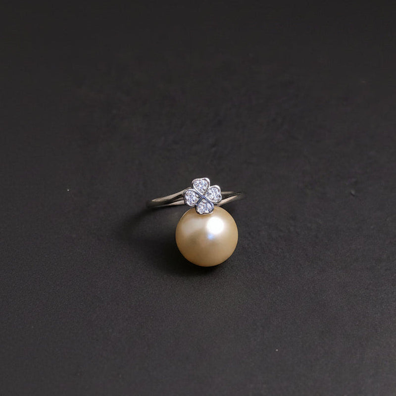 🍀 The Good Luck Clover Silver Ring with Sleek Band 💍✨